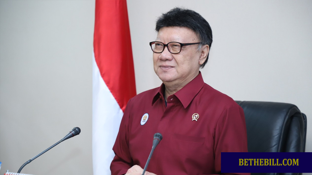 Mendagri Bakal Buat Aturan Pembuatan KTP, Paling Lama Sejam